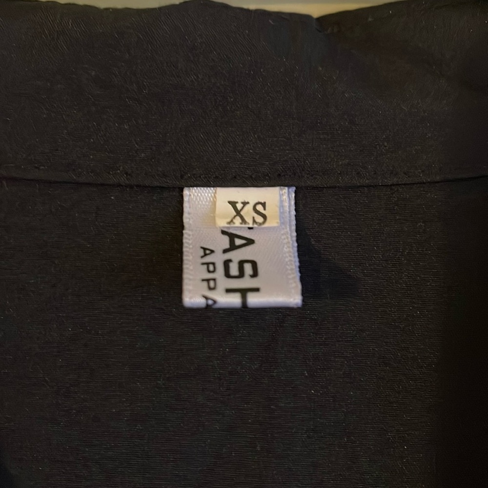 Women tops, color black, size XS, excellent condition.